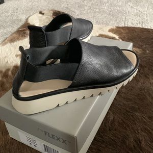 FLEXX Shore Line Black Sandals